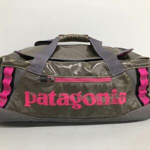 H■ patagonia パタゴニア ブラックホール ボストンバッグ カーキ×ピンク ビニール 大容量 鞄 ダッフルバッグ スポーツ 旅行 バッグ の画像2