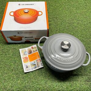 GX508 LE CREUSET ル・クルーゼ 両手鍋2117720-20cm ココット ロンド ホーロー鍋 料理 調理器具 ミストグレイ 箱汚れ破れ 未使用 保管品 鍋の画像1