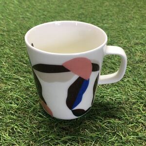 GX868 MARIMEKKO マリメッコ 71850-153 BERRY マグカップ 250ml ホワイト 食器 北欧雑貨 未使用 保管品 コップ