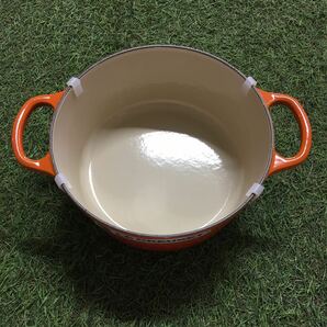 GX1526 LE CREUSET ル・クルーゼ 両手鍋2117722-22cm ココット ロンド ホーロー鍋 料理 調理器具 オレンジ 箱汚れ 箱破れ 未使用 保管品 鍋の画像3