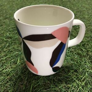 GX1545 marimekko マリメッコ マリメッコベリー 71850-153 マグ 250ml ホワイト 食器 マグカップ 未使用 保管品 マグ