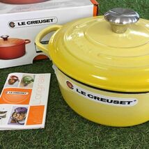 GX2212 LE CREUSET ル・クルーゼ 両手鍋 ココット ロンド 21177-24cm ホーロー鍋 料理 調理器具 イエロー 箱汚れ有り 未使用 保管品 鍋_画像1