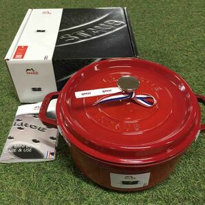 GX2070 staub ストウブ COCOTTE RONDE 1102406 24CM-3.7L レッド 鋳物 ホーロー キッチン調理器具 箱傷汚れ有り 未使用 保管品 鍋の画像1