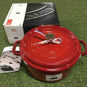 GX2081 staub ストウブ COCOTTE RONDE 1102406 24CM-3.7L レッド 鋳物 ホーロー キッチン調理器具 箱傷汚れ有り 未使用 保管品 鍋の画像1