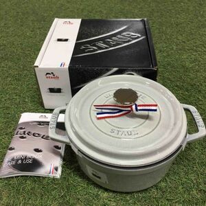 GX2049 staub ストウブ COCOTTE RONDE 11018107 18CM-1.7L ホワイトトリュフ 鋳物 ホーロー 調理器具 箱傷汚れ有り 未使用 保管品 鍋