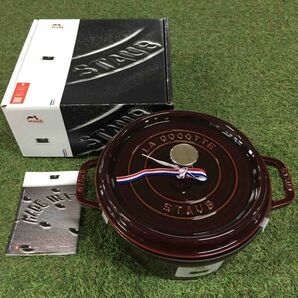 GX2001 staub ストウブ COCOTTE RONDE 1102487 24CM-3.7L グレナディンレッド 鋳物 ホーロー 調理器具 箱傷汚れ有り 未使用 保管品 鍋の画像1