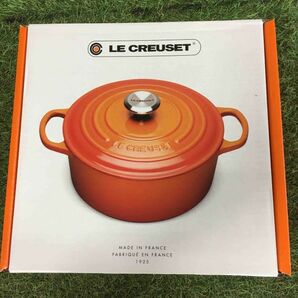 GX2269 LE CREUSET ル・クルーゼ 両手鍋 ココット ロンド 21177-24cm ホーロー鍋 料理 調理器具 ミストグレイ 箱汚れ有り 未使用 保管品 鍋の画像4