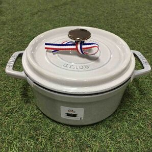 GX2048 staub ストウブ COCOTTE RONDE 11018107 18CM-1.7L ホワイトトリュフ 鋳物 ホーロー 調理器具 箱傷汚れ有り 未使用 保管品 鍋の画像2