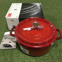 GX2071 staub ストウブ COCOTTE RONDE 1102406 24CM-3.7L レッド 鋳物 ホーロー キッチン調理器具 箱傷汚れ有り 未使用 保管品 鍋_画像1