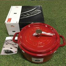 GX2083 staub ストウブ COCOTTE RONDE 1102406 24CM-3.7L レッド 鋳物 ホーロー キッチン調理器具 箱傷汚れ有り 未使用 保管品 鍋_画像1