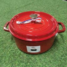 GX2079 staub ストウブ COCOTTE RONDE 1102406 24CM-3.7L レッド 鋳物 ホーロー キッチン調理器具 箱傷汚れ有り 未使用 保管品 鍋_画像2