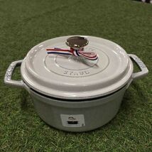 GX2052 staub ストウブ COCOTTE RONDE 11018107 18CM-1.7L ホワイトトリュフ 鋳物 ホーロー 調理器具 箱傷汚れ有り 未使用 保管品 鍋_画像2