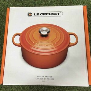 GX2267 LE CREUSET ル・クルーゼ 両手鍋 ココット ロンド 21177-24cm ホーロー鍋 料理 調理器具 ミストグレイ 箱汚れ有り 未使用 保管品 鍋の画像4