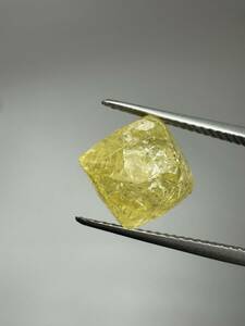 ● 【 FANCY色 原石 】ソーヤブル 大型 ダイヤモンド原石 6.510ct ファンシーライトイエロー色 