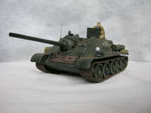 【プラモデル 完成品 1/35　WWⅡ　ソビエト軍　SU-85 襲撃砲戦車】_画像2