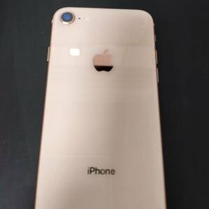 au/Apple iPhone 8 64GB SIMロック解除済 MQ7A2J/A スマートフォン ゴールドの画像3