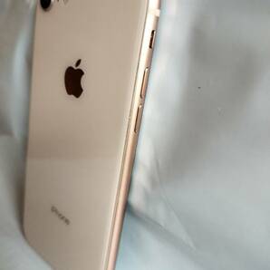 au/Apple iPhone 8 64GB SIMロック解除済 MQ7A2J/A スマートフォン ゴールドの画像6