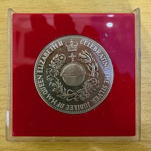 1952-1977 SOUVENIR MEDAL SILVER JUBILEE エリザベス女王 25周年◆8180の画像4