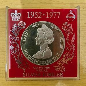 1952-1977 SOUVENIR MEDAL SILVER JUBILEE エリザベス女王 25周年◆8180の画像3