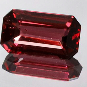 エメラルドカット VS 赤味あるピンクの輝き 天然 ロードライトガーネット 1.24ct 非加熱 8.3 x 4.7mm ルース [鑑別済ロット]の画像2