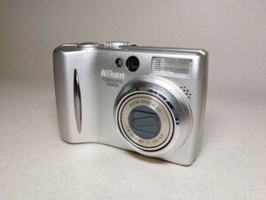 コンパクトデジタルカメラ Nikon ニコン COOLPIX 5200 デジカメ カメラ 撮影道具 作動未確認品 民間整理品b