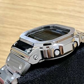 新品 フルメタル CASIO カシオG-SHOCK GショックDW-5600UE DW-5600 カスタム 本体付き デジタル腕時計 ステンレス シルバーベゼル＆ベルトの画像5