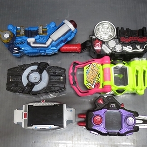 ■【箱無】仮面ライダーシリーズ 変身ベルト 武器 他 玩具 大量まとめセット / ギーツ リバイス セイバー ゼロワン ビルド エグゼイド 他の画像2