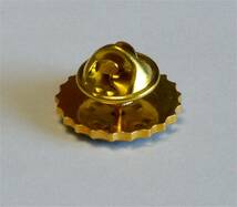 ペリエ　Perrier　古い ピンバッチ　王冠　フランス　未使用　美品　（送料込） Perrier pin badge in Japan _画像2