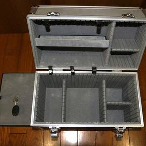 ヨドバシカメラ製 アルミ カメラ キャーリング トランク ケース YODOBASHI ラージサイズ ハードケース L40xW22xH33cm(内35x17x17+上蓋7cm)の画像9
