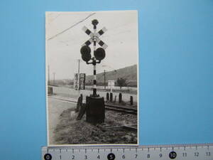 (J52)622 写真 古写真 電車 鉄道 鉄道写真 箱根登山鉄道 踏切 昭和20年 風祭付近 はがれた跡が薄くなっています