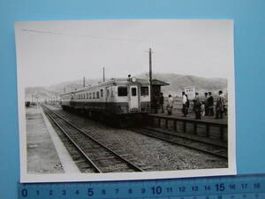 (A45)697 写真 古写真 電車 鉄道 鉄道写真 小平駅 ホーム おびら 駅名標 北海道