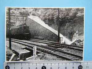 (J52)782 写真 古写真 電車 鉄道 鉄道写真 不動山トンネル 早川口側 昭和20年 はがれた跡が薄くなっています