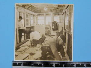 (J53)836 写真 古写真 電車 鉄道 鉄道写真 箱根登山鉄道 111号 改造工事 まとめて 2枚 昭和33年3月16日 湯本工場