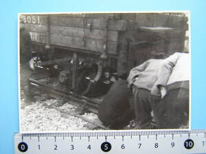 (J53)971 写真 古写真 電車 鉄道 鉄道写真 東急 東急電鉄 脱線事故 昭和25年3月29日 田園調布駅 はがれた跡が薄くなっています