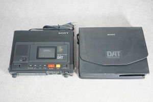 [QS][C4022280] SONY ソニー TCD-D10 TAPE-CORDER DATレコーダー ACP-80 バッテリー/ケース付き 現状品