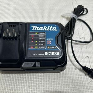 動作品 makita マキタ Li-ion 10.8V用 DC10SA 充電器★通電確認済み現状品ジャンク扱いの画像1