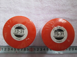タミヤ TS-３１ ブライトオレンジ　つやあり 　２本 スプレー 塗料 １００ｍｌ 未使用