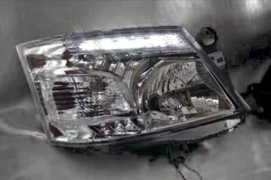 NV350 E26 キャラバン ホワイト 片側6発 LEDライン付き キセノン HID クリア ヘッドライト 左右セット レベライザー対応 オプションタイプ