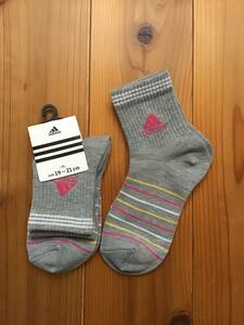 新品 adidas 靴下　19〜21センチ　女の子