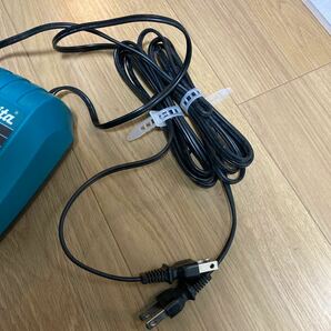 500円スタート！makita マキタ DC07SA 7.2V専用 バッテリー充電器 AC100V ２個セット 美中古品 電源チェック済みの画像3