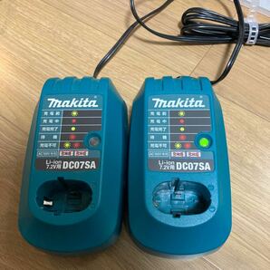 500円スタート！makita マキタ DC07SA 7.2V専用 バッテリー充電器 AC100V ２個セット 美中古品 電源チェック済みの画像2