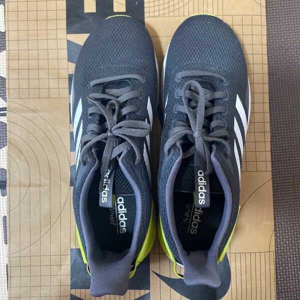 ランニングシューズ スニーカーadidas