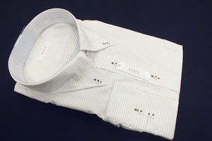 1【L.O.X】ボタンダウン・綿高率混 形態安定長袖シャツ・キングサイズ・ホワイト地にドット柄・襟回り49㎝-裄丈88㎝（5L）