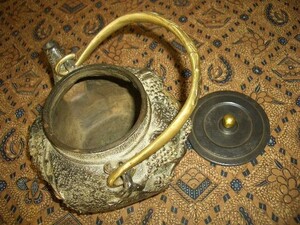 鉄製茶壺・鉄瓶（７４）
