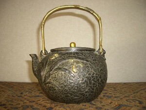 鉄製茶壺・鉄瓶（３３）