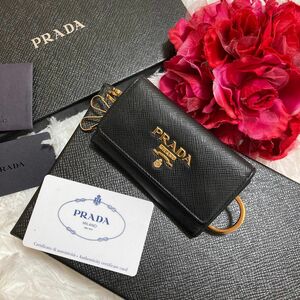 　美品　PRADA プラダ キーケース 4連 キーリング 黒 NERO