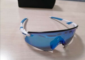 OAKLEY オークリー　サングラス 0OO9472F