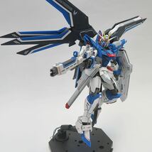 バンダイ HG 1/144 機動戦士ガンダム シードフリーダム ライジングフリーダムガンダム LED電飾塗装完成品_画像7