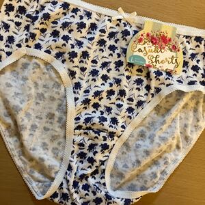 新品、未使用。お花プリントが可愛いショーツ。Lサイズパンティ。