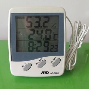 温度湿度計　2か所測定　AND AD-5680 デジタル 温湿度計